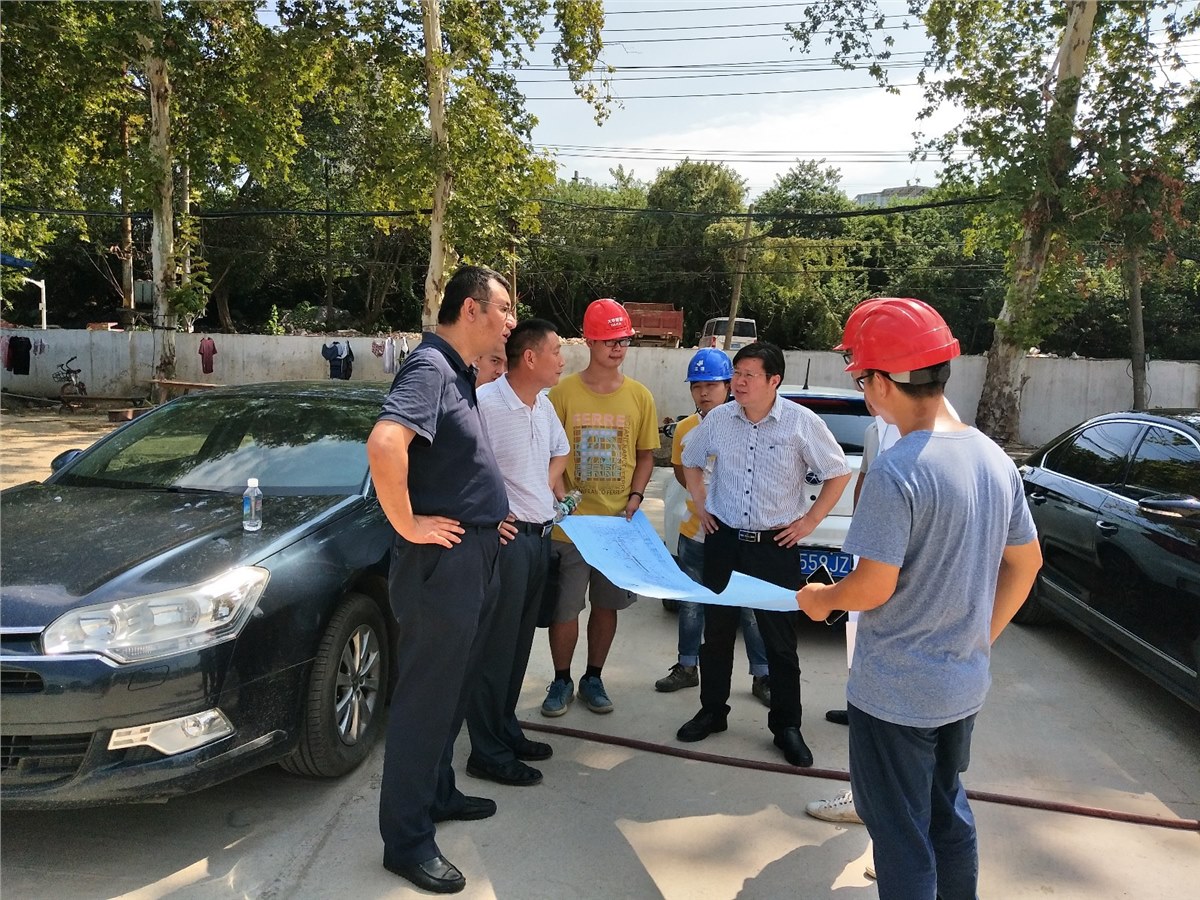 武漢市硚口區(qū)喻長(zhǎng)興副區(qū)長(zhǎng)調(diào)研福新排水泵站