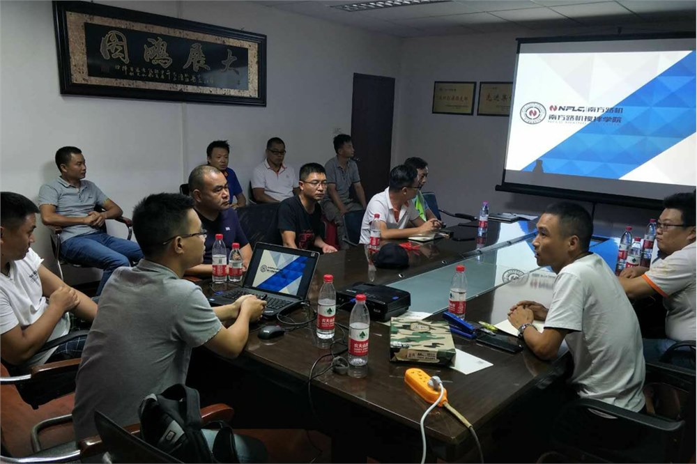 航興達(dá)公司開(kāi)展新型拌和設(shè)備技術(shù)工藝技術(shù)培訓(xùn)